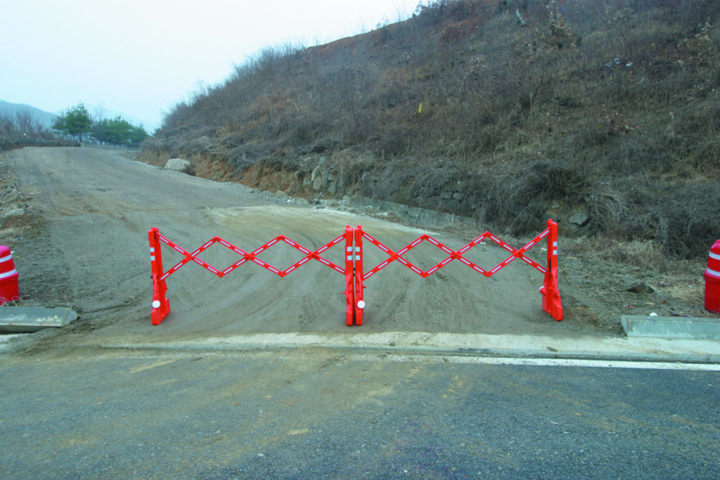 Multi-Gate Expandable Barricade